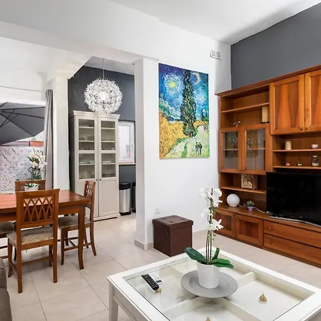 With Yard Close To Valletta Apartament